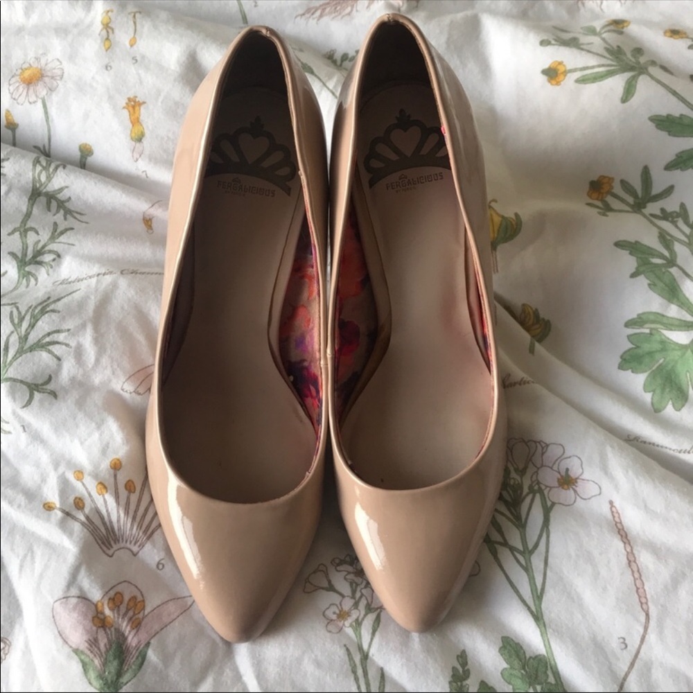 Fergalicious nude pumps